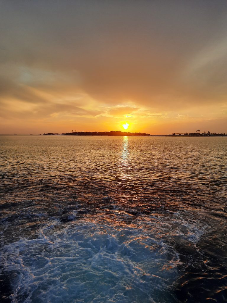 Corniche avec coucher de soleil